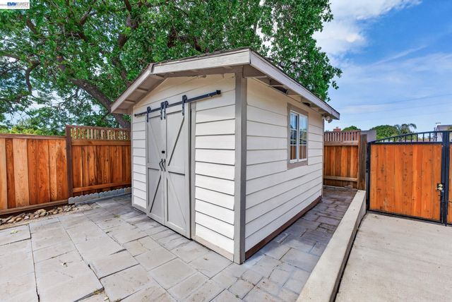 1147 Lomitas Ave, Livermore, CA 94550