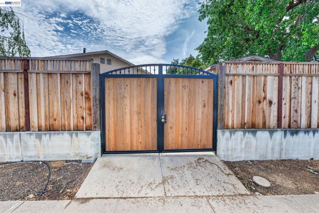 1147 Lomitas Ave, Livermore, CA 94550