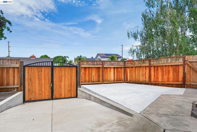 1147 Lomitas Ave, Livermore, CA 94550