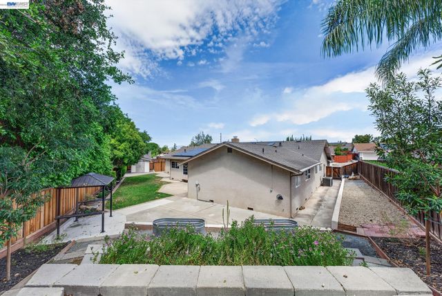 1147 Lomitas Ave, Livermore, CA 94550