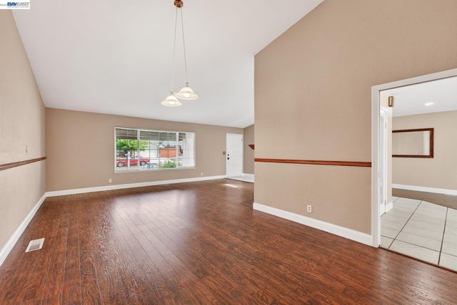 1147 Lomitas Ave, Livermore, CA 94550