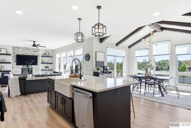 12621 S 73rd Street, Papillion, NE 68046