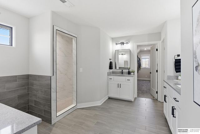 12621 S 73rd Street, Papillion, NE 68046