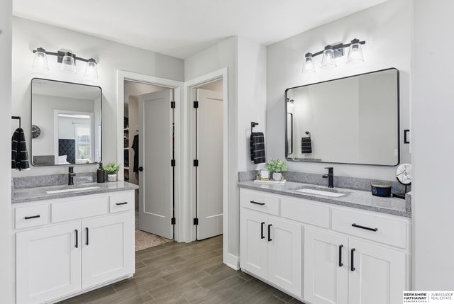 12621 S 73rd Street, Papillion, NE 68046