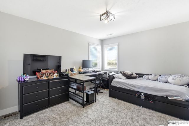 12621 S 73rd Street, Papillion, NE 68046