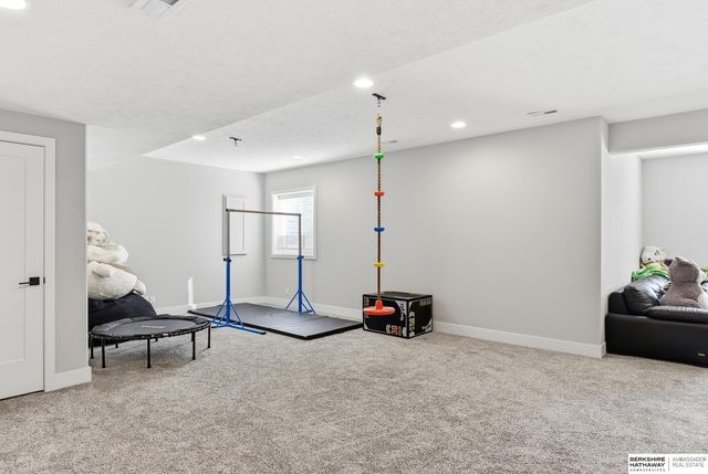 12621 S 73rd Street, Papillion, NE 68046