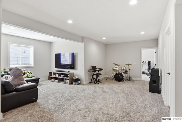 12621 S 73rd Street, Papillion, NE 68046