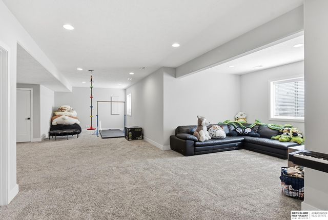 12621 S 73rd Street, Papillion, NE 68046