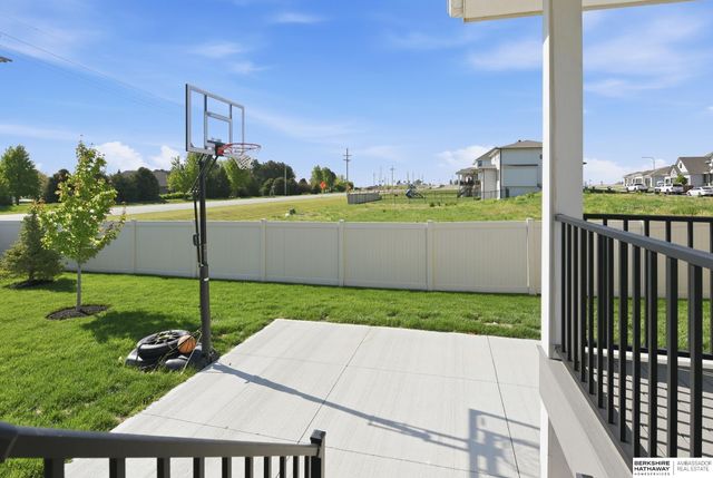 12621 S 73rd Street, Papillion, NE 68046