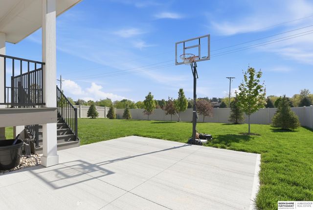 12621 S 73rd Street, Papillion, NE 68046