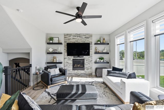12621 S 73rd Street, Papillion, NE 68046