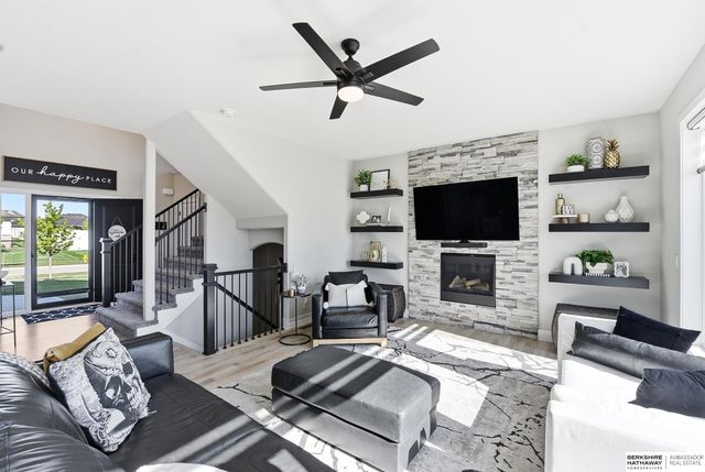 12621 S 73rd Street, Papillion, NE 68046