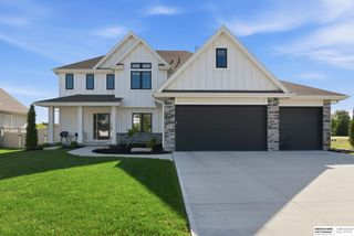 12621 S 73rd Street, Papillion, NE 68046