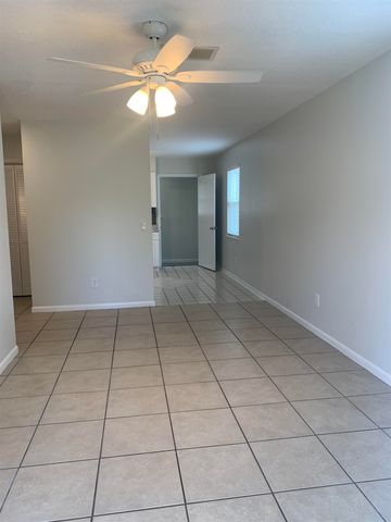 290 Floridian Ave A, St Augustine, FL 32080
