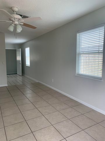 290 Floridian Ave A, St Augustine, FL 32080