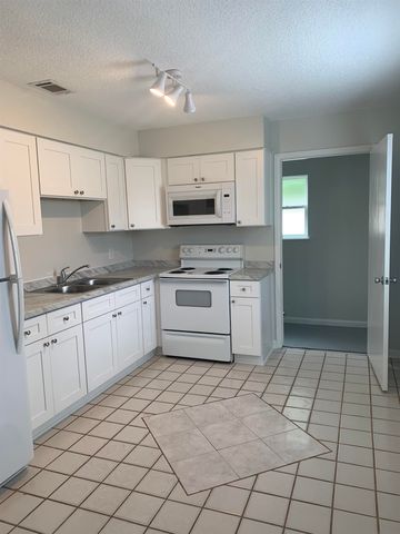 290 Floridian Ave A, St Augustine, FL 32080