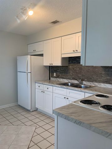 290 Floridian Ave A, St Augustine, FL 32080