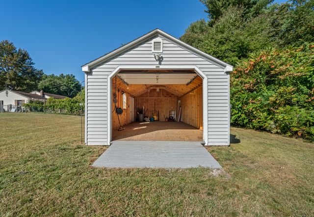 303 Brainard Road, Enfield, CT 06082