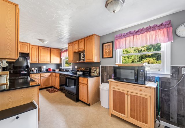 303 Brainard Road, Enfield, CT 06082