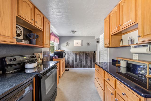 303 Brainard Road, Enfield, CT 06082