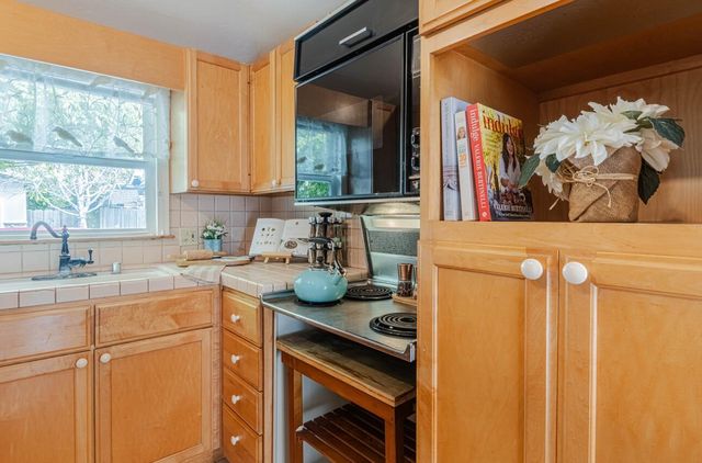 516 8th Street, Pacific Grove, CA 93950