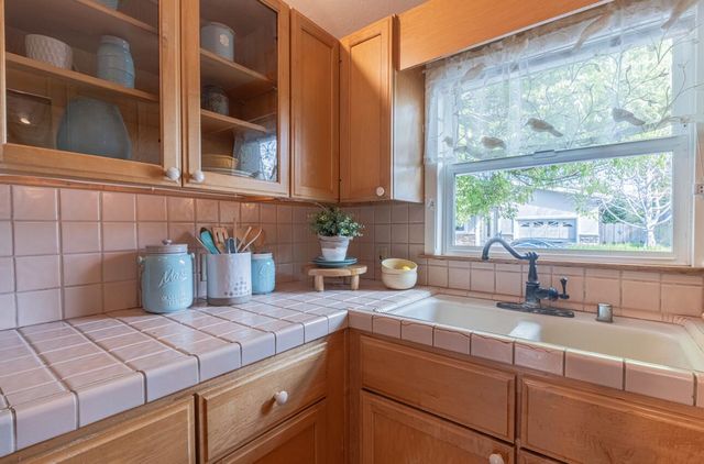 516 8th Street, Pacific Grove, CA 93950