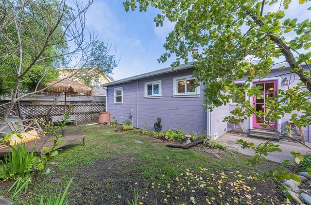 516 8th Street, Pacific Grove, CA 93950