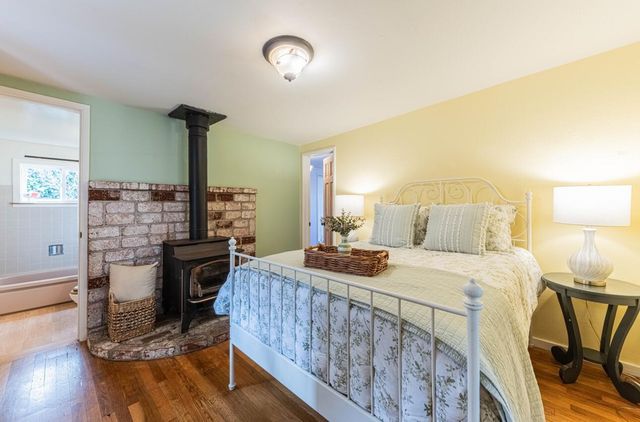 516 8th Street, Pacific Grove, CA 93950