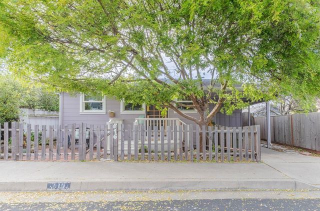 516 8th Street, Pacific Grove, CA 93950