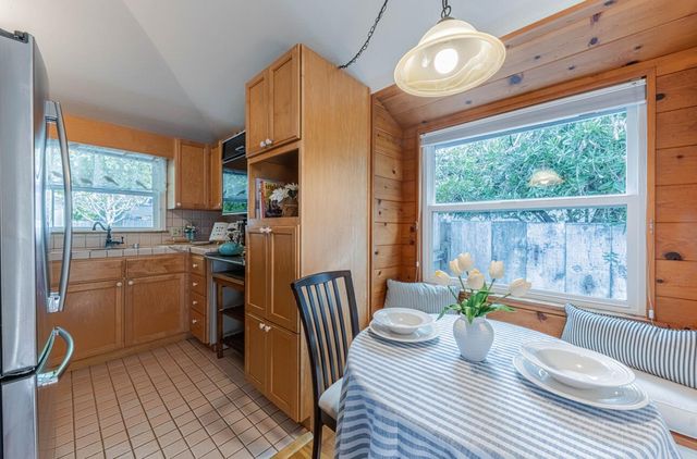 516 8th Street, Pacific Grove, CA 93950