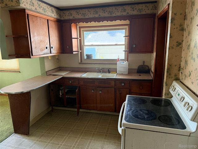 24217 Stewart Avenue, Warren, MI 48089