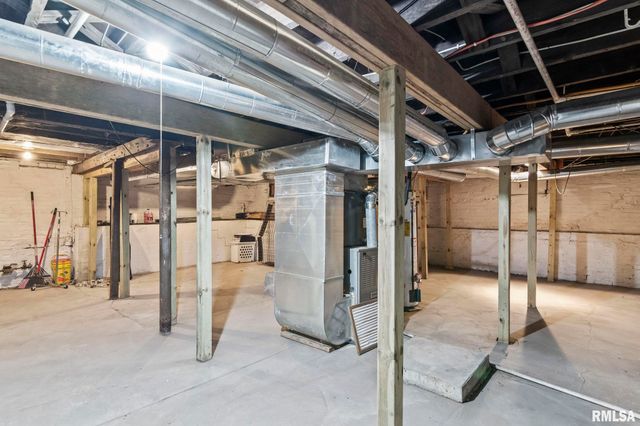 631 W EDWARDS Street, Springfield, IL 62704