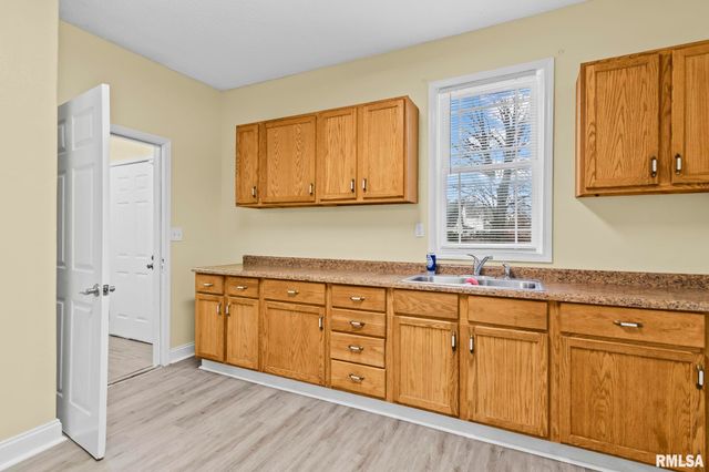 631 W EDWARDS Street, Springfield, IL 62704