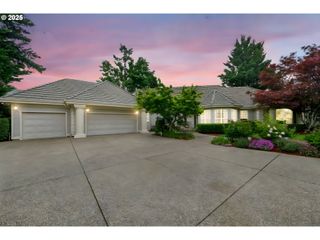 2586 GRAND VISTA Dr, Springfield, OR 97477