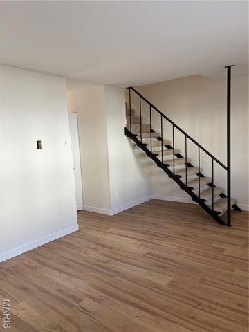 8787 Sieloff Drive, Hazelwood, MO 63042