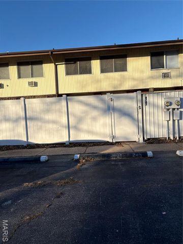 8787 Sieloff Drive, Hazelwood, MO 63042