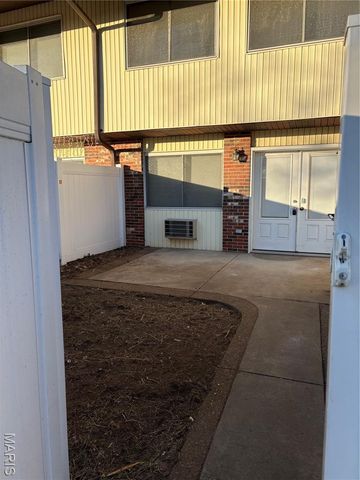 8787 Sieloff Drive, Hazelwood, MO 63042