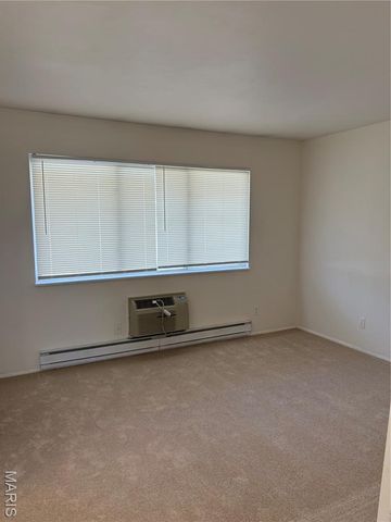 8787 Sieloff Drive, Hazelwood, MO 63042