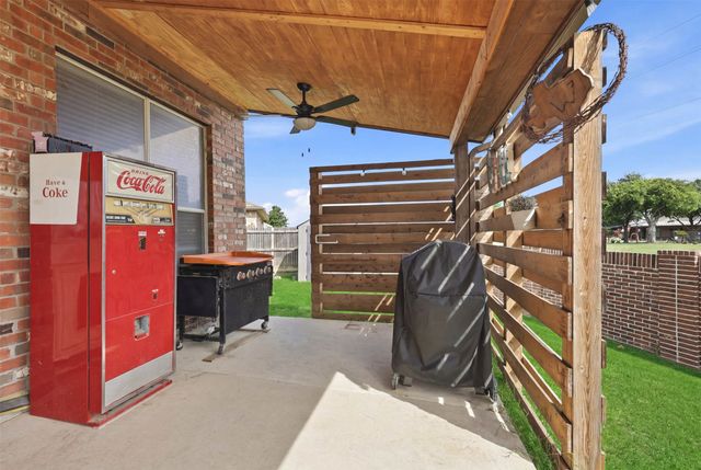 8228 Misty Water Drive, Fort Worth, TX 76131