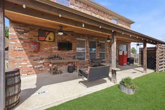 8228 Misty Water Drive, Fort Worth, TX 76131