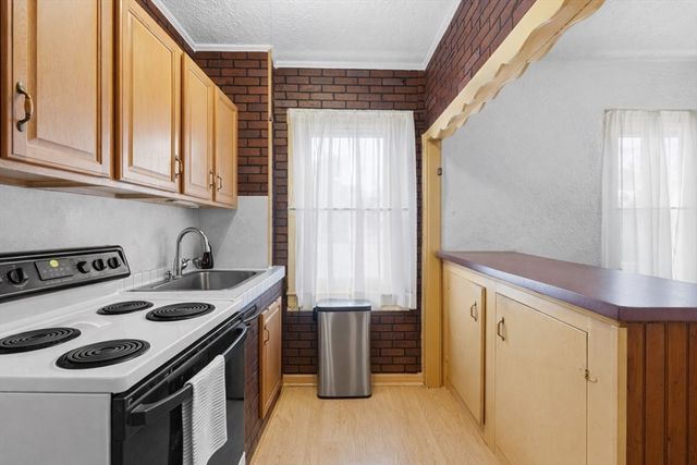 53 Gifford Ave, Dartmouth, MA 02747