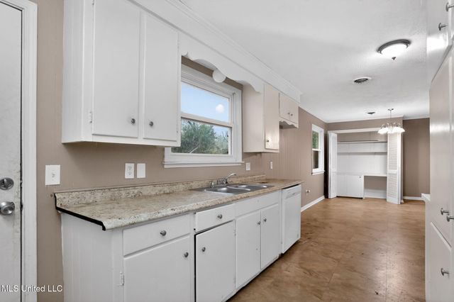 945 Valencia Street, Jackson, MS 39204