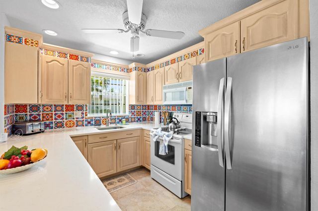 201 Bayview Avenue D, Boynton Beach, FL 33435