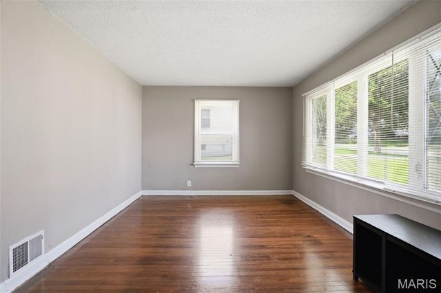 7820 Alert Drive, St Louis, MO 63133