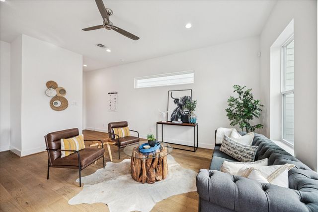 7702 Sky Dweller Drive, Houston, TX 77055