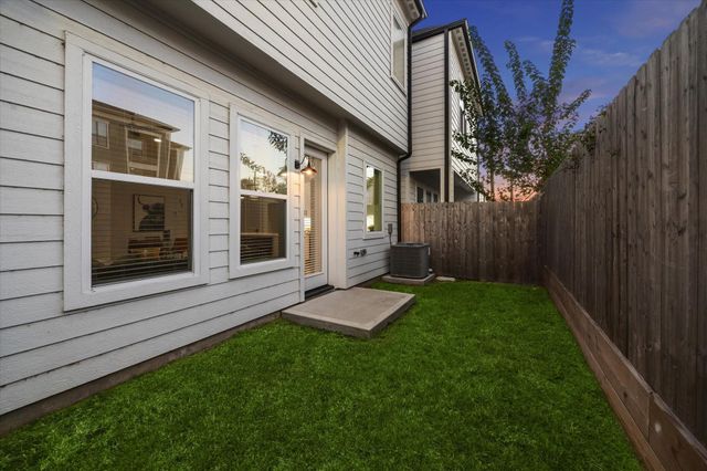 7702 Sky Dweller Drive, Houston, TX 77055