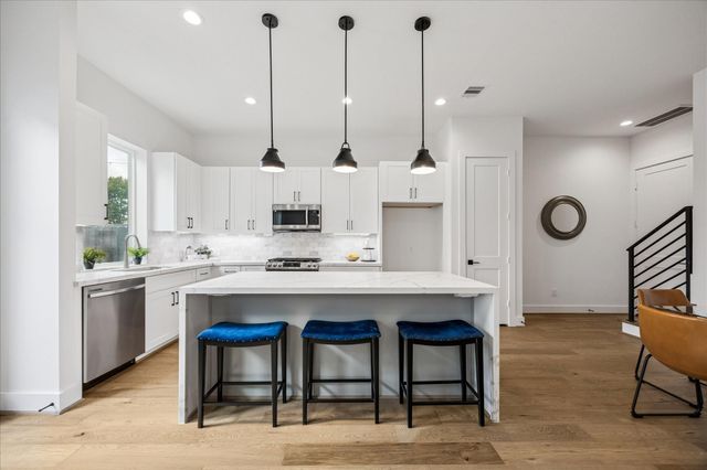 7702 Sky Dweller Drive, Houston, TX 77055