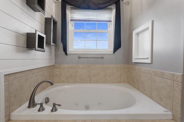 1808 S Orchard Drive, Mahomet, IL 61853