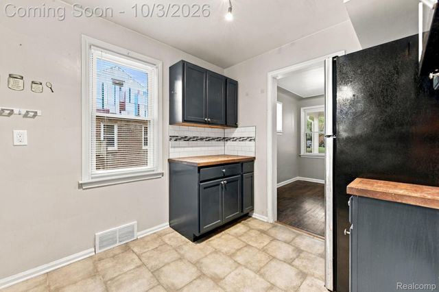 16543 Five Points Street, Redford Charter Township, MI 48240