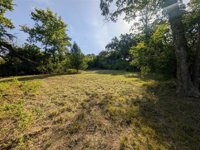 910 N Houston Avenue, Denison, TX 75021